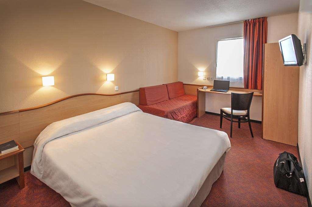 Brit Hotel Confort Montauban Oda fotoğraf